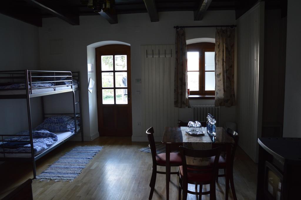 Bagolyvar Fogado- Ujfalusy Marton Vendeghaz Zirc Bagian luar foto