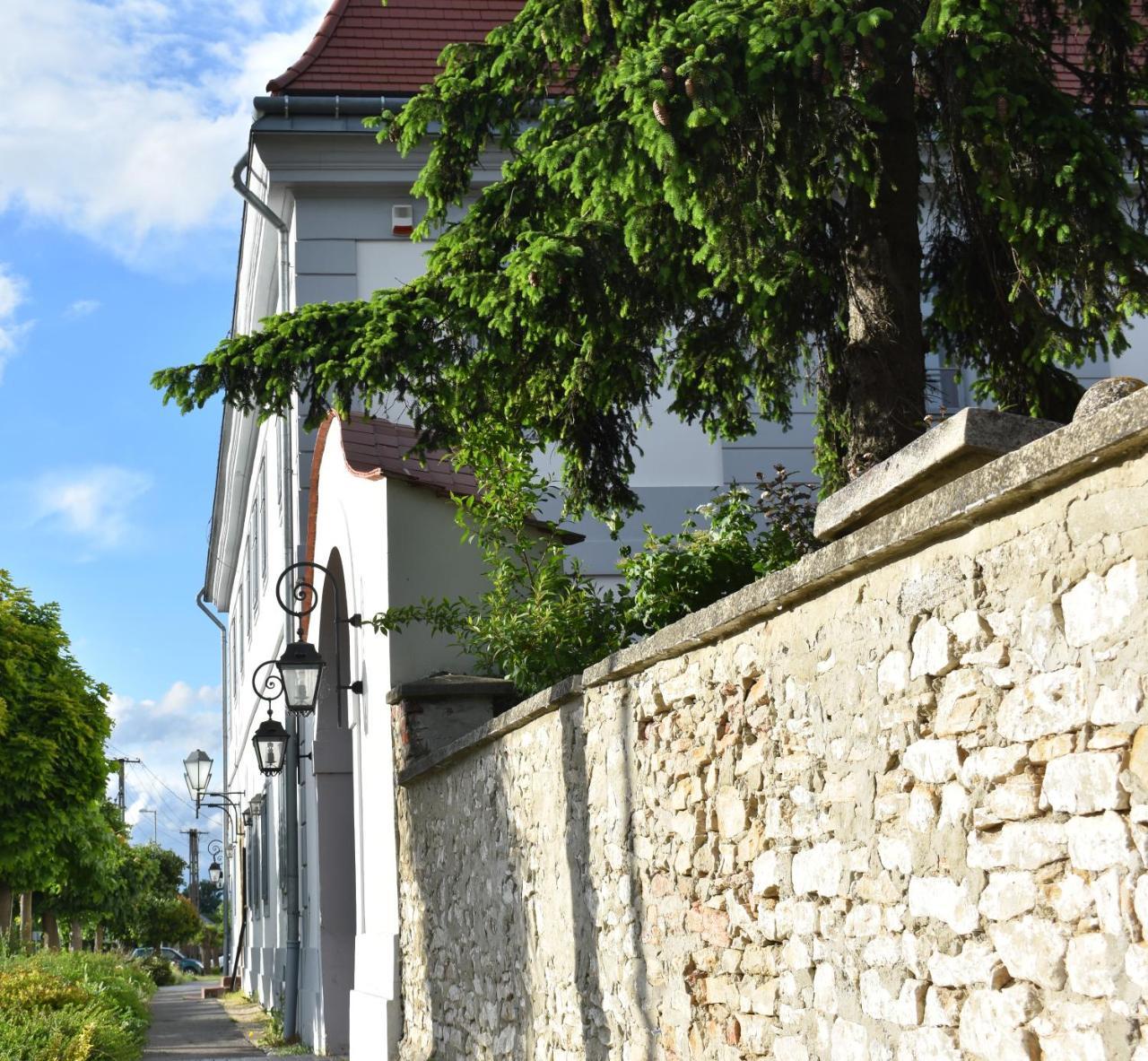 Bagolyvar Fogado- Ujfalusy Marton Vendeghaz Zirc Bagian luar foto